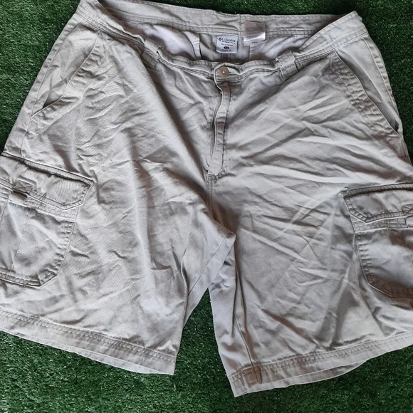 Mens Columbia Tan Cargo Shorts Waist 42 - Picture 1 of 3